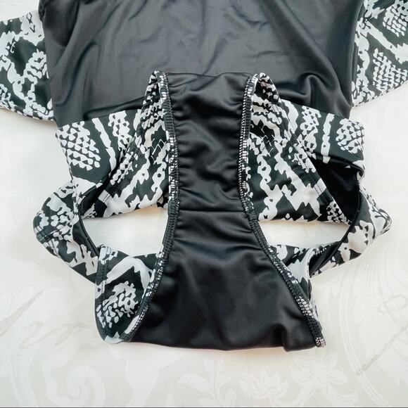 Hilo snake print strapless full piece bathing suit swim Small - Picture 12 of 12